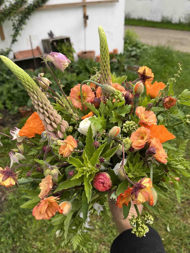 Saisonaler Blumenstrauß